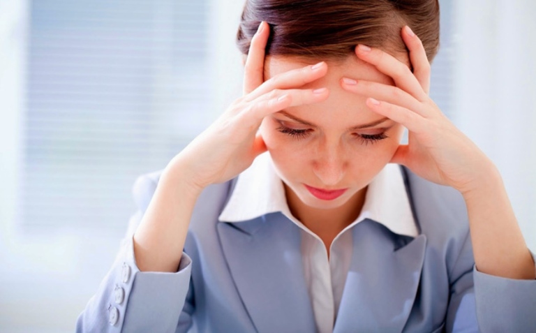 Căng thẳng, stress cũng là yếu tố khiến bạn có nguy cơ bị nổi mẩn ngứa toàn thân