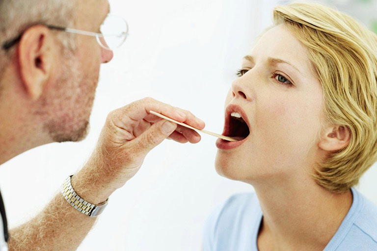 Có rất nhiều nguyên nhân gây viêm amidan trong đó có yếu tố về vệ sinh răng miệng
