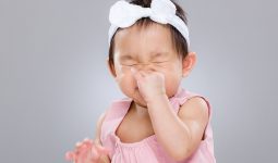 Trẻ bị ho sổ mũi phải làm sao?