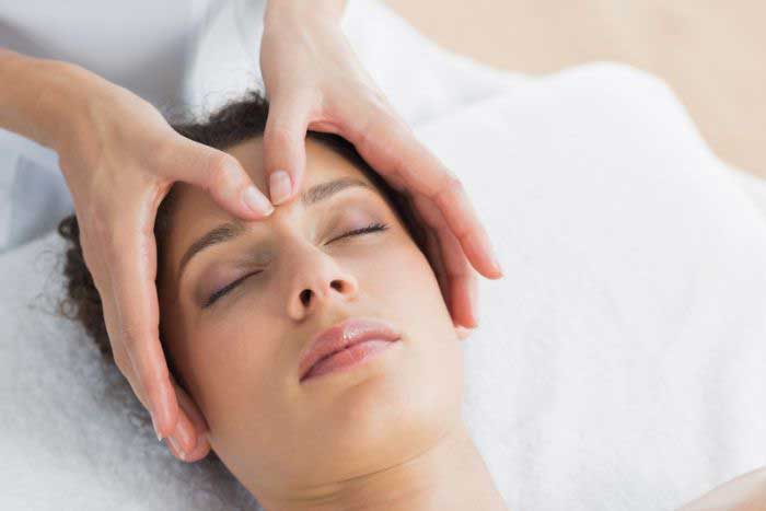 Cách massage liệt dây thần kinh số 7 ở vùng trán