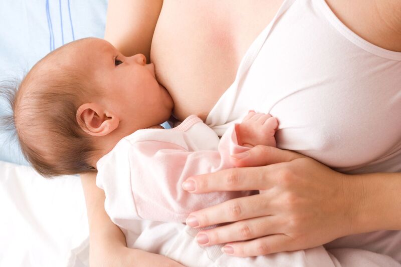  Ngực dễ chảy xệ hơn khi mang thai và sinh con nhiều lần