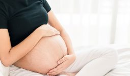 Viêm lộ tuyến cổ tử cung khi mang thai ảnh hưởng đến thai phụ và thai nhi  thế nào?