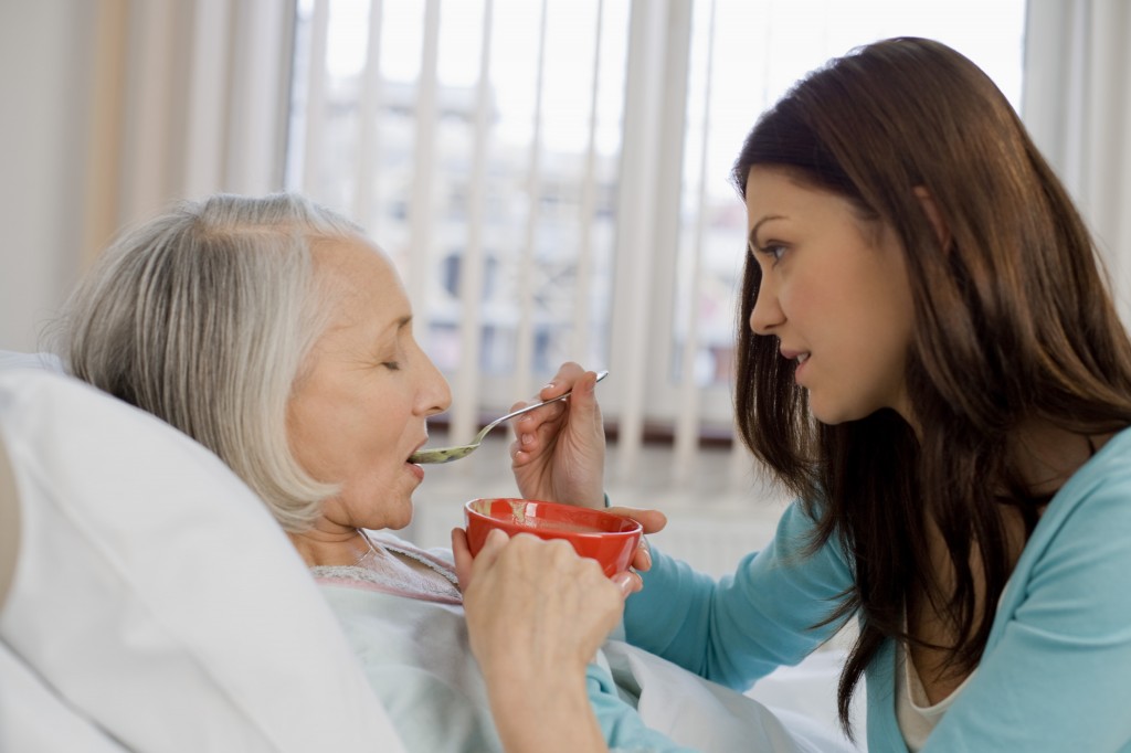 Cách chăm sóc giúp người cao tuổi bị tai biến nhanh phục hồi