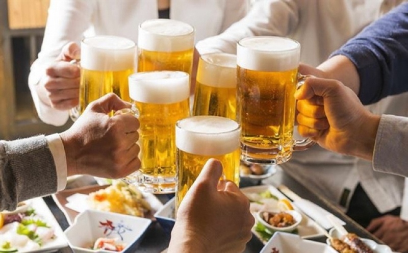 Uống rượu bia thường xuyên khiến chức năng gan hoạt động kém, dễ gây nổi mụn hay xuất hiện sạm nám