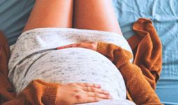 Bị viêm lộ tuyến cổ tử cung khi mang thai có nguy hiểm không?