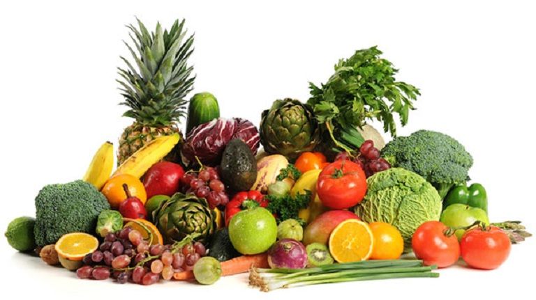 Người bệnh nên tăng cường ăn các loại rau xanh và trái cây để hô trợ trị bệnh