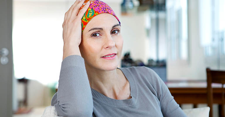 Rụng tóc do hóa trị ung thư phải làm sao để khắc phục?
