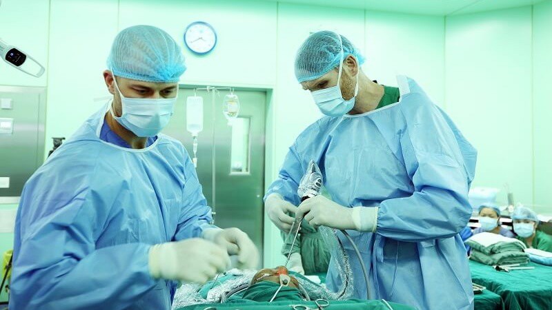 Chi phí phẫu thuật liệt dây thần kinh số 7 còn tùy thuộc vào phương pháp, mức độ nặng nhẹ của bệnh