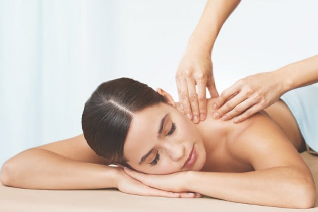 Massage bấm huyệt toàn thân điều trị đa dạng bệnh lý